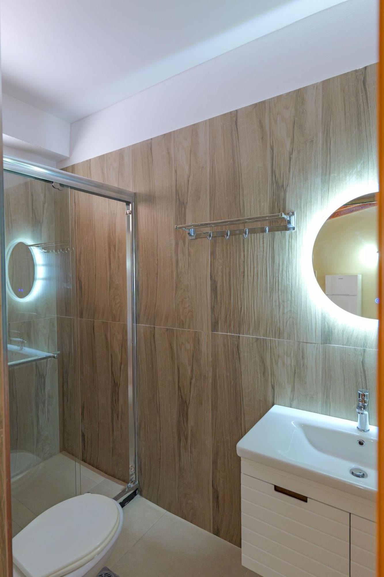 Apartment Xhovani *
