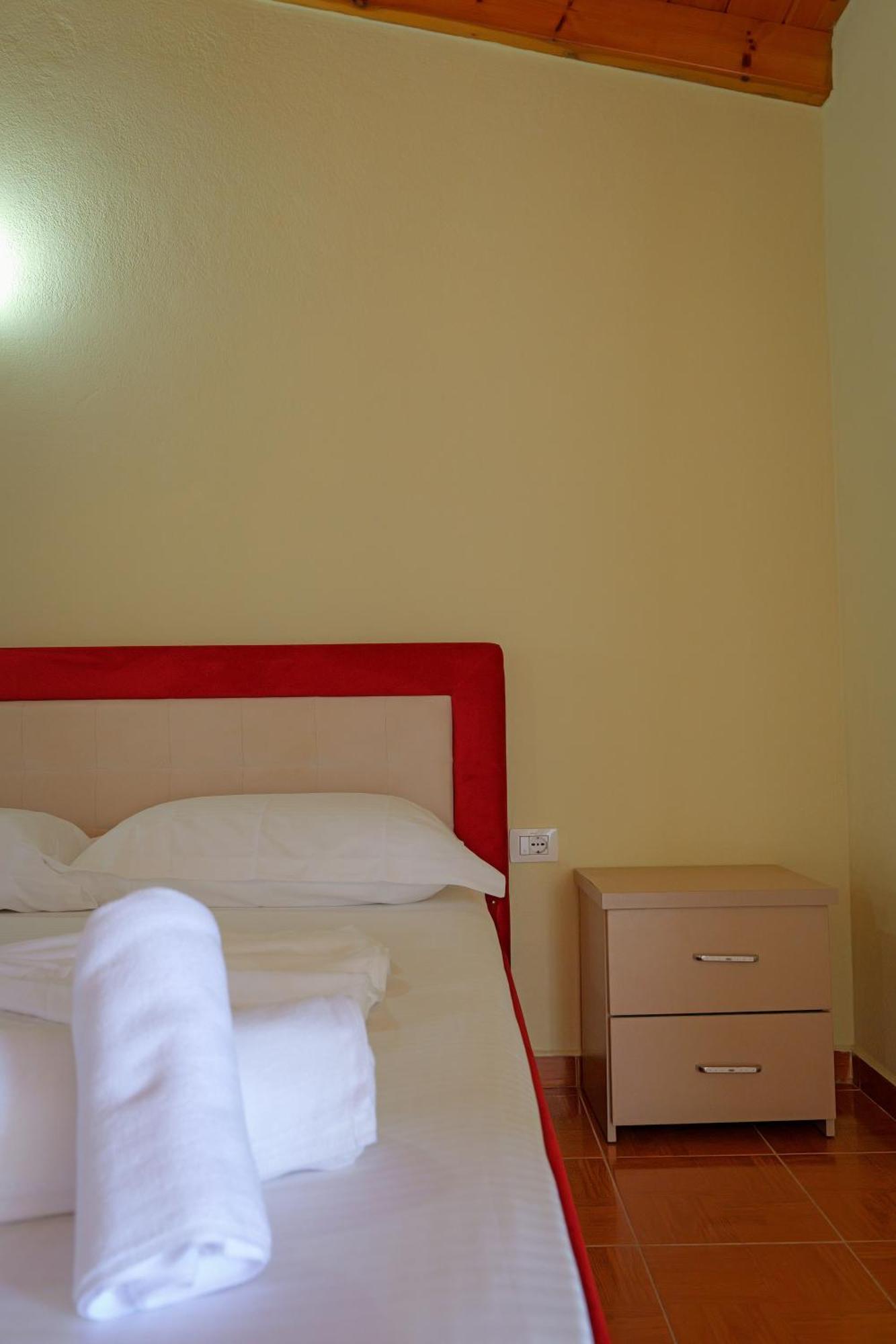 Xhovani Apartment *