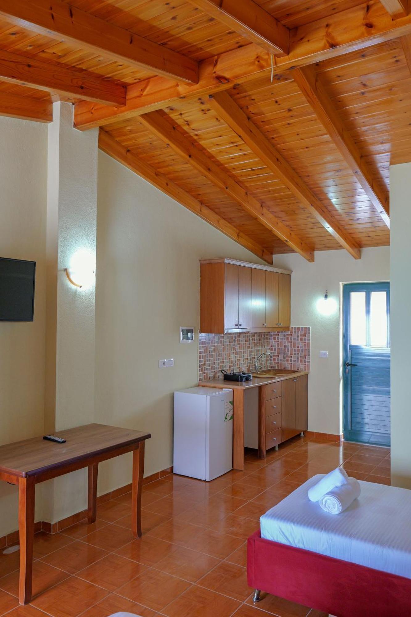 Apartment Xhovani *