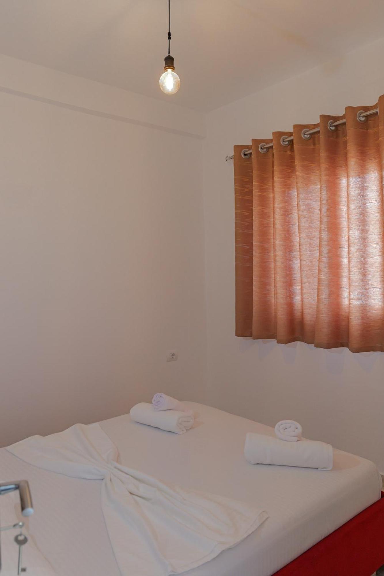 Apartment Xhovani *