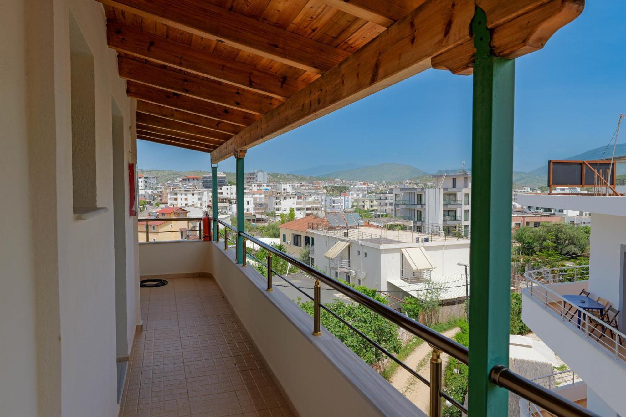 Xhovani Apartment *