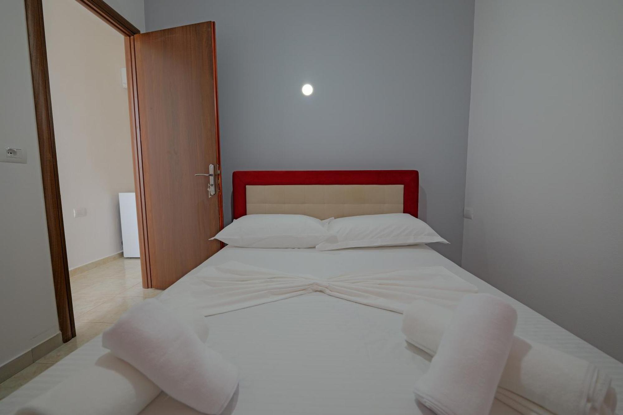 Apartment Xhovani *